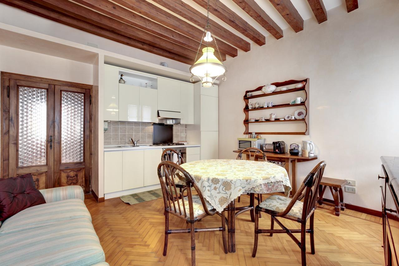 Biennale Apt Balcony Apartment Venice Exterior photo
