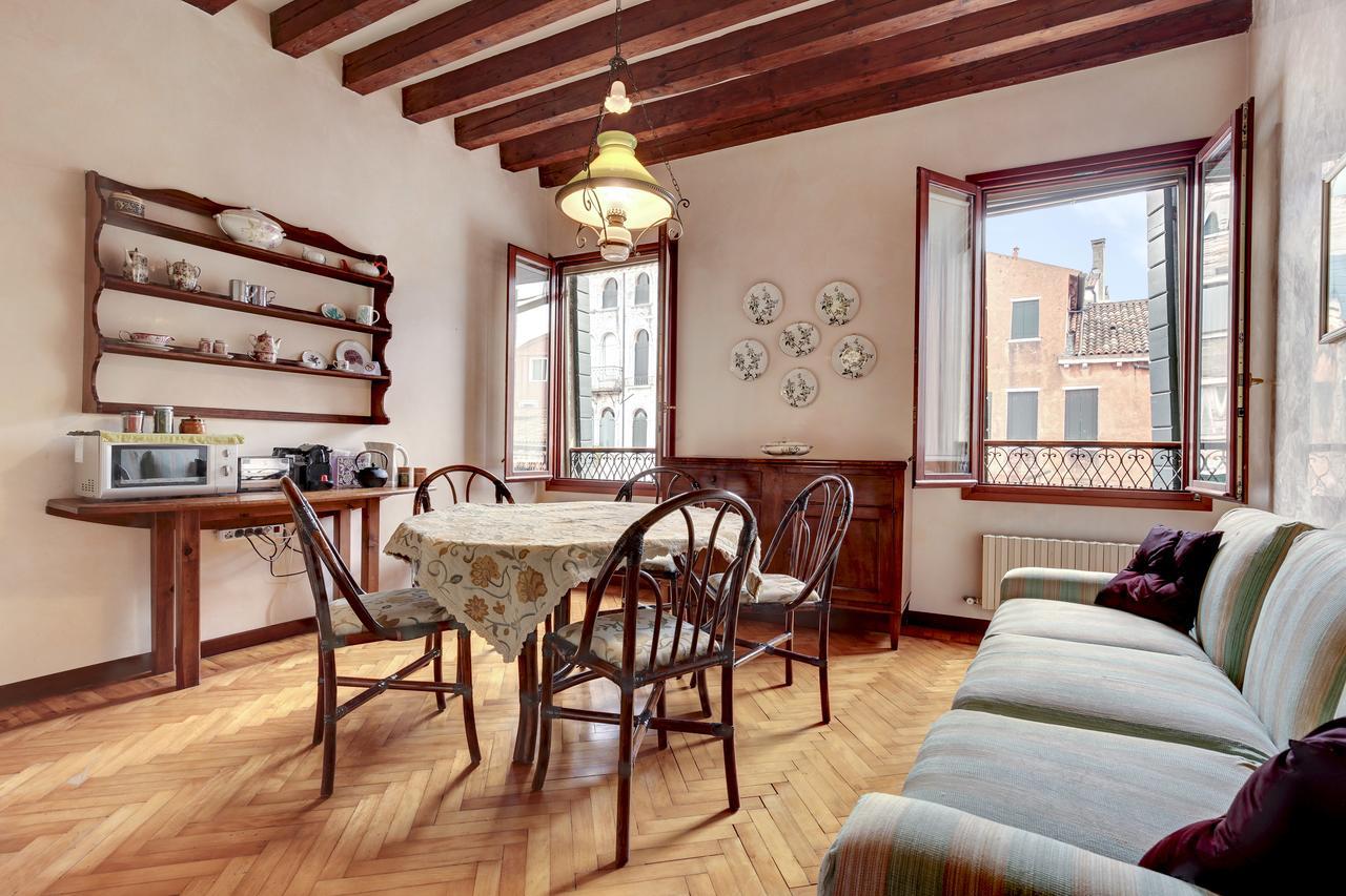 Biennale Apt Balcony Apartment Venice Exterior photo