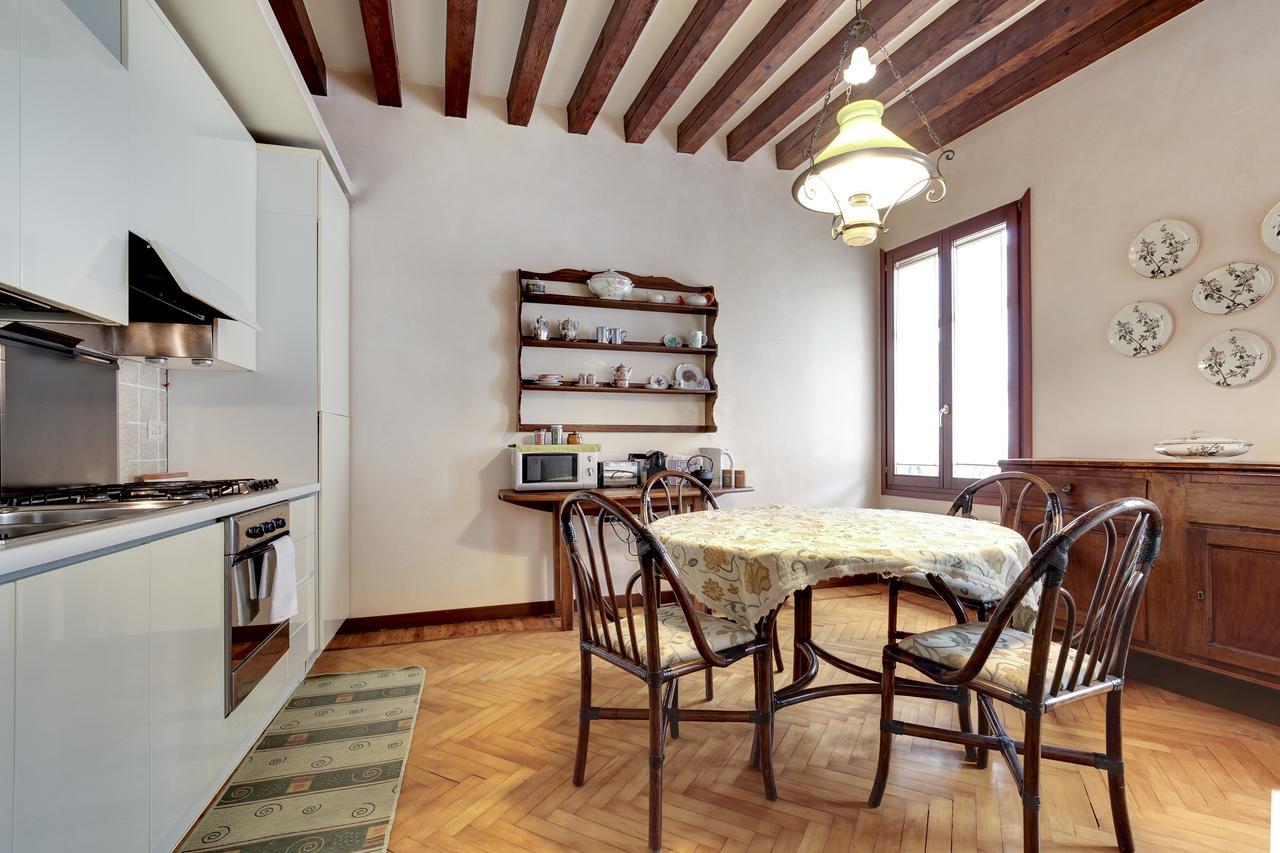 Biennale Apt Balcony Apartment Venice Exterior photo
